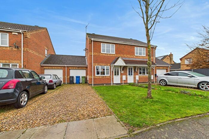 2 Bedroom Semi Detached House For Sale In Hawthorn Chase, Lincoln, LN2