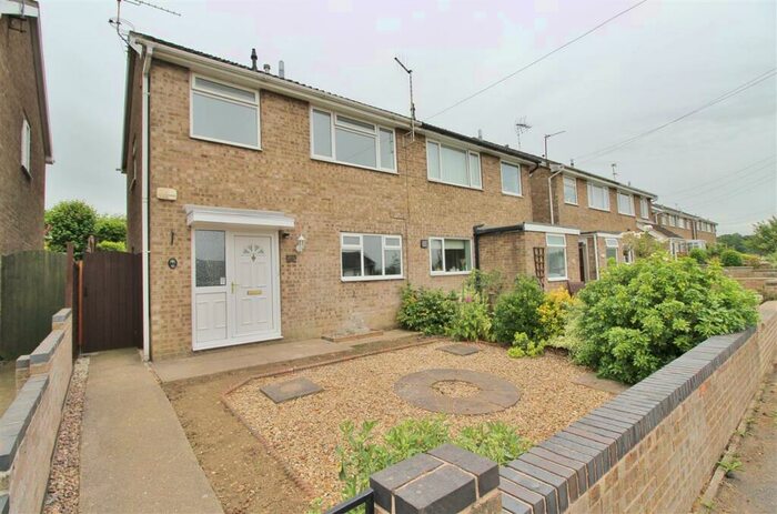 3 Bedroom Semi-Detached House For Sale In Fifth Avenue, Grantham, NG31