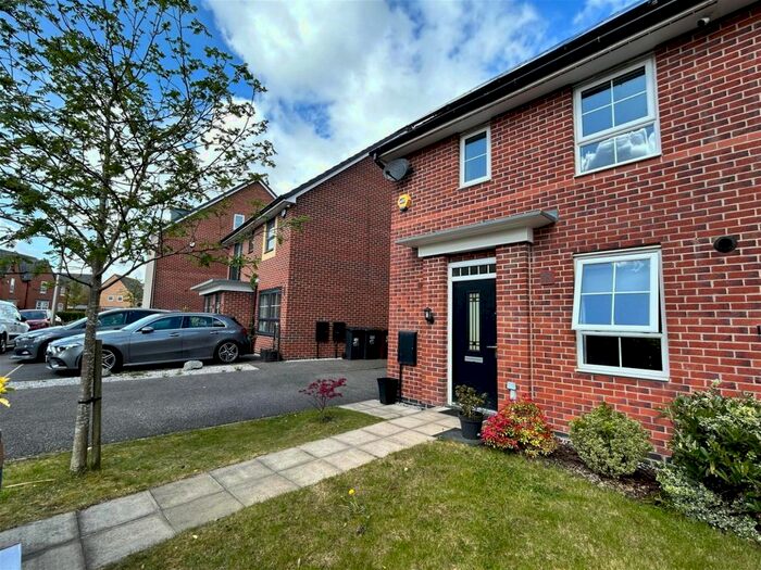 3 Bedroom Semi-Detached House To Rent In Crossley Avenue, Wigan, WN3