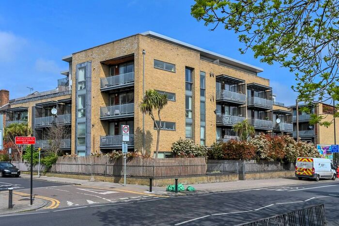 2 Bedroom Flat For Sale In High Road, Wood Green, London, N22