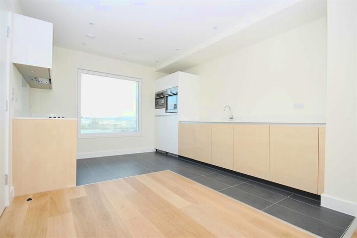 2 Bedroom Flat To Rent In Peartree Way, North Greenwich, London, SE10