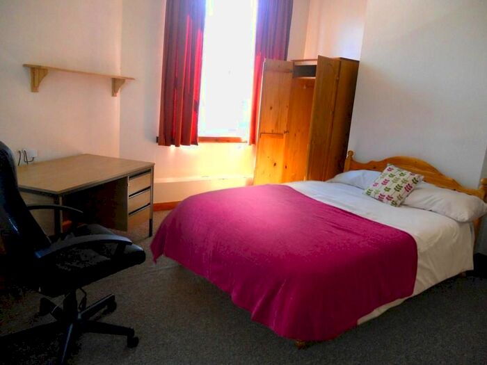 2 Bedroom Hotel To Rent In Bristol Road, Selly Oak, Birmingham, B29