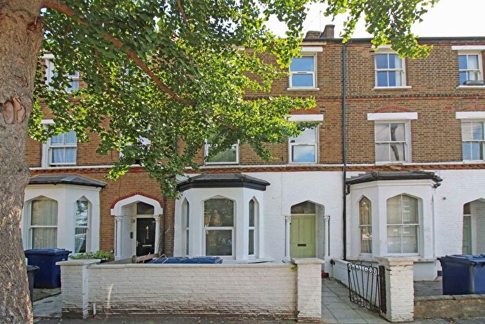 2 Bedroom Flat To Rent In York Road, Acton, W3