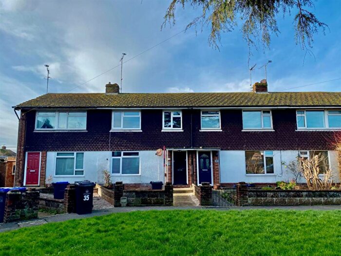 3 Bedroom House To Rent In Cedar Avenue, Worthing, BN13