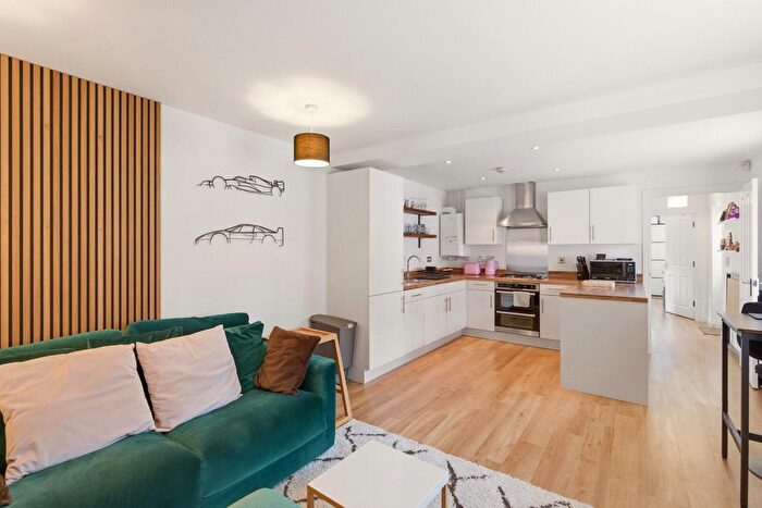 1 Bedroom Flat For Sale In John Cullis Gardens, Leamington Spa, CV32