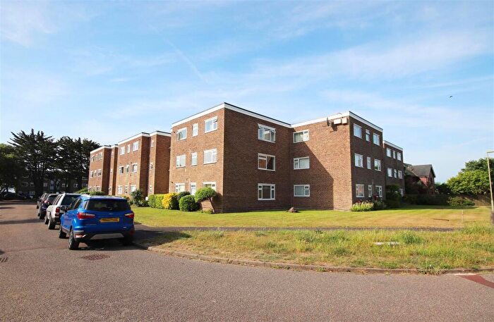 2 Bedroom Apartment To Rent In Rookcliff Way, Milford On Sea, SO41