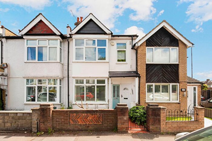 1 Bedroom Flat For Sale In Sydney Road, Raynes Park, SW20