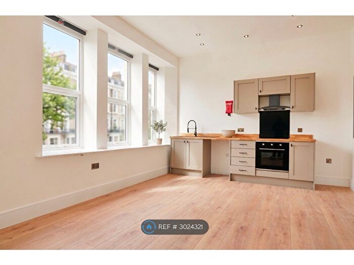 1 Bedroom Flat To Rent In Tudor House, Brighouse, HD6
