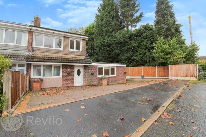 3 Bedroom Semi-Detached House To Rent In Shelfield Close, Rochdale, OL11
