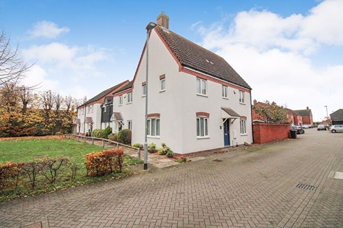 3 Bedroom End Terrace House To Rent In Warren Farm, Willington, MK44