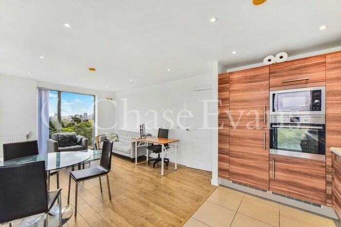 2 Bedroom Flat To Rent In Ben Jonson Road, Stepney Green, London, E1