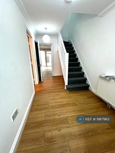 2 Bedroom Flat To Rent In Downham Road, London, N1