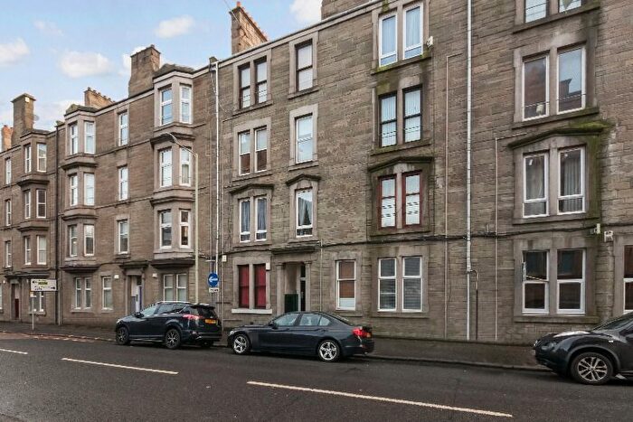 2 Bedroom Flat To Rent In Arthurstone Terrace, Stobswell, Dundee, DD4