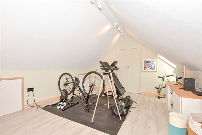 2 Bedroom Detached Bungalow For Sale In Orchard Drive, Tonbridge, Kent, TN10