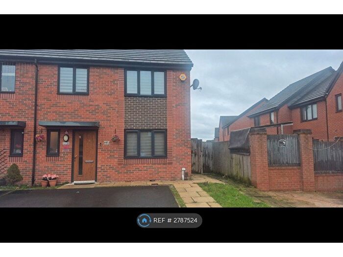 4 Bedroom Semi-Detached House To Rent In Britannia St, Salford, M6