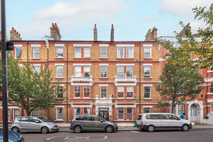 3 Bedroom Flat To Rent In Rushcroft Road, Brixton, London, SW2