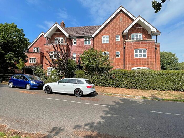 2 Bedroom Flat For Sale In The Watermark, Southampton Road, Hythe, SO45