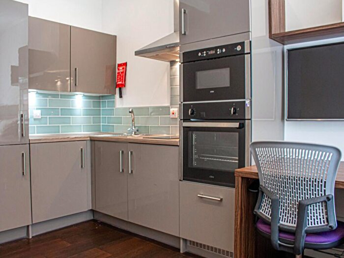 Apartment To Rent In Apt, Park Square Residence #, LS1