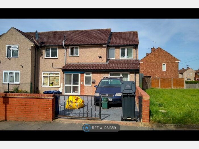 2 Bedroom Flat To Rent In Lewes Close, Northolt, UB5