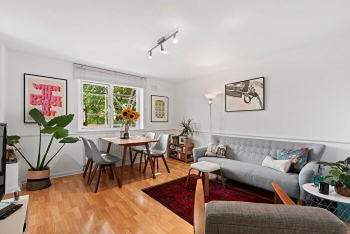 2 Bedroom Flat To Rent In Canonbury Crescent, Canonbury, N1
