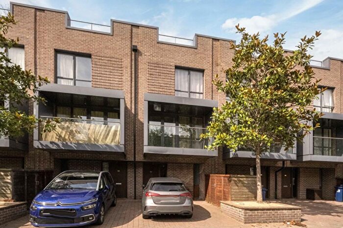 4 Bedroom Terraced House To Rent In Sir Alexander Close, Acton, W3