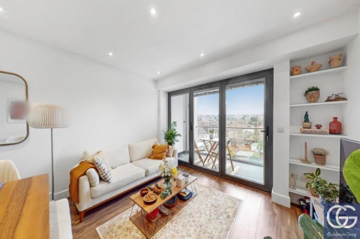 1 Bedroom Apartment For Sale In Charlotte Court, East Barnet Road, Barnet, EN4