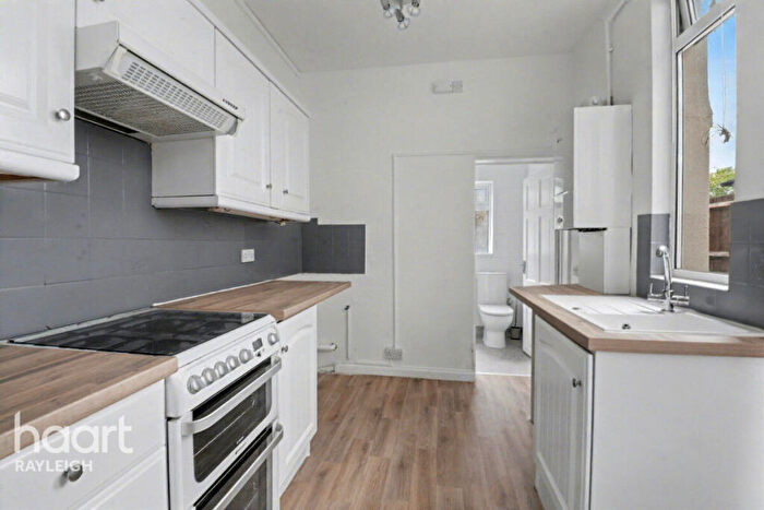 1 Bedroom Flat To Rent In Wellington Avenue, Westcliff-On-Sea, SS0