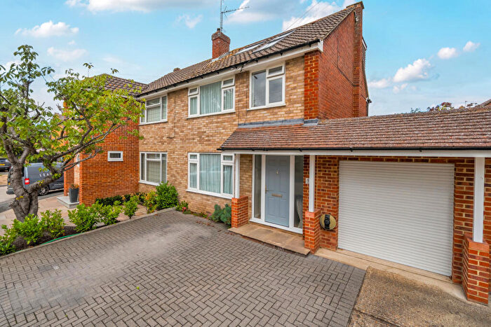 5 Bedroom Semi Detached House For Sale In Fullerton Way, Byfleet, KT14