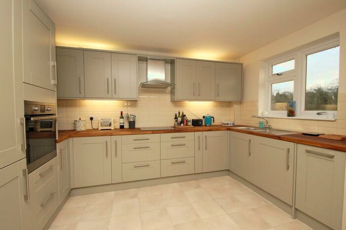 1 Bedroom Apartment To Rent In St Marks Hill, Surbiton, KT6