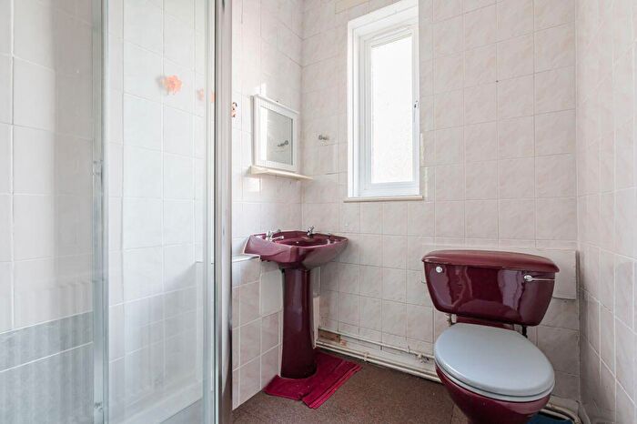 2 Bedroom Flat For Sale In / West Pilton Crossway, Edinburgh, EH4
