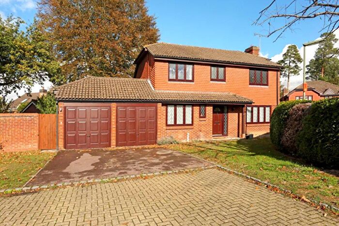 4 Bedroom Detached House To Rent In Cheylesmore Drive, Frimley, Surrey, GU16