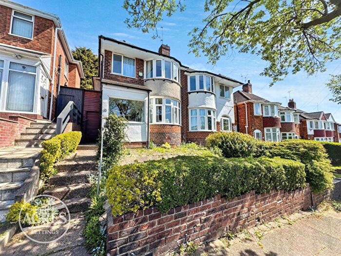 3 Bedroom Semi-Detached House For Sale In Dorrington Road, Great Barr, Birmingham, B42