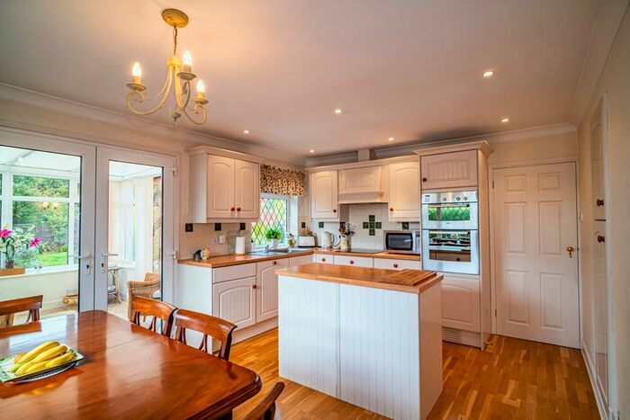 2 Bedroom Bungalow For Sale In Wallingford Road, Goring On Thames, RG8