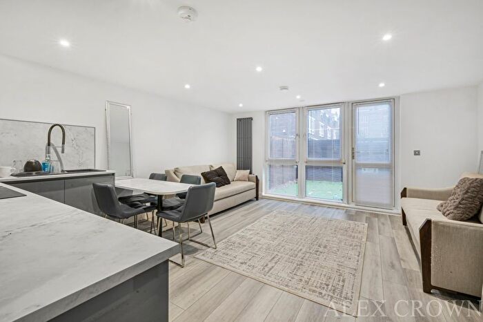 4 Bedroom Flat To Rent In Mayford, Oakley Square, Mornington Crescent, NW1