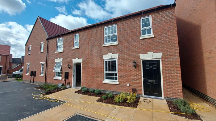 3 Bedroom Semi-Detached House To Rent In Gordon Road, Biddenham, MK40