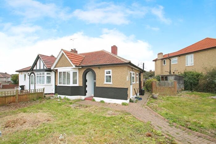 2 Bedroom Bungalow To Rent In Wingfield Way, Ruislip, HA4