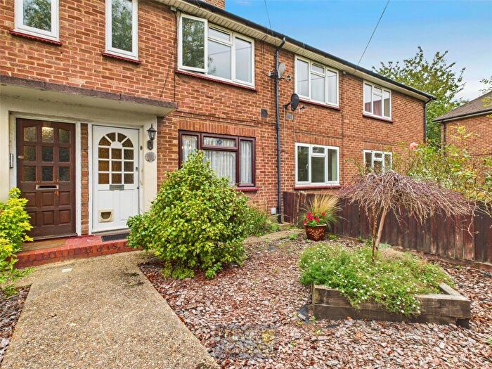 2 Bedroom Maisonette For Sale In Hawthorn Avenue, Brentwood, Essex, CM13