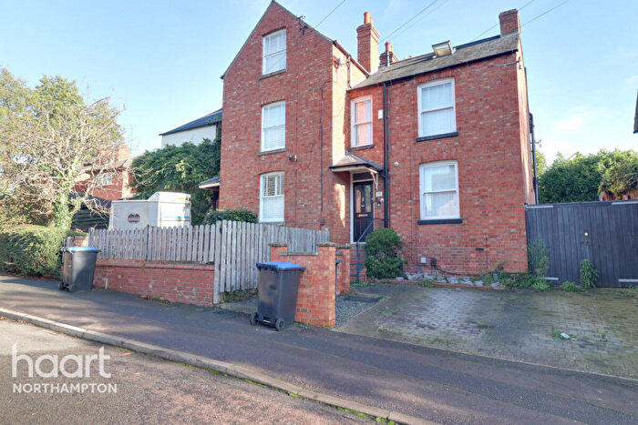 3 Bedroom Terraced House To Rent In Raynsford Road, Northampton, NN5