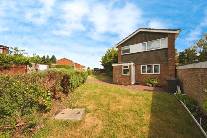 3 Bedroom Detached House For Sale In Buchanan Drive, Luton, LU2