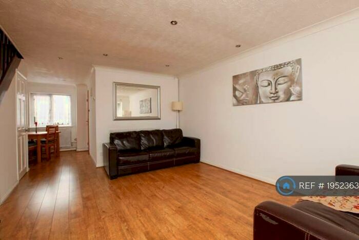 3 Bedroom Terraced House To Rent In Somerford Way, London, SE16
