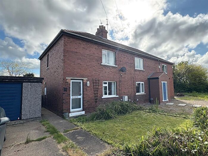 2 Bedroom Semi-detached House To Rent In Wood View, Airmyn, DN14
