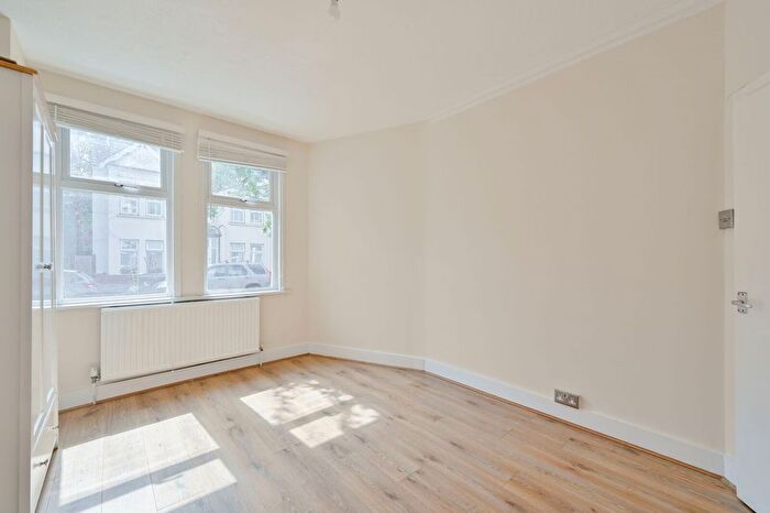 2 Bedroom Flat To Rent In West Gardens, Colliers Wood, London, SW17