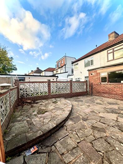 3 Bedroom Semi-Detached House To Rent In Carterhatch Road, Enfield, EN3