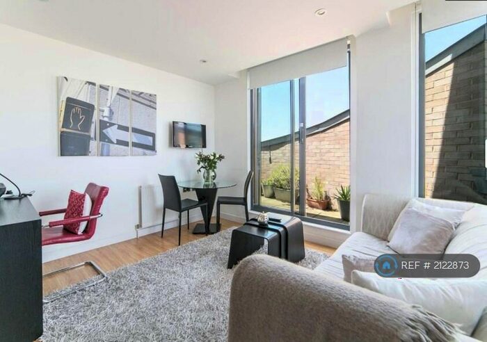 1 Bedroom Flat To Rent In Park Village East, London, NW1