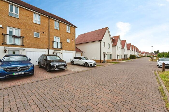 4 Bedroom Town House For Sale In Woodside Close, Grays, RM16