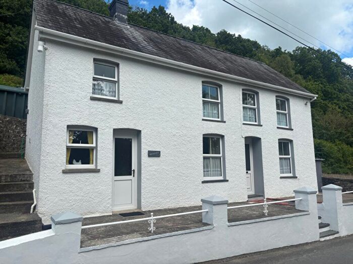 3 Bedroom Detached House For Sale In Cwrtnewydd, Llanybydder, SA40