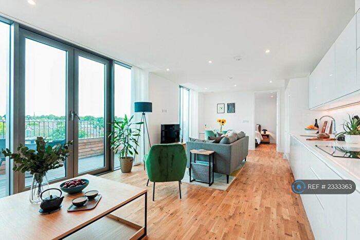 2 Bedroom Penthouse To Rent In Queens Road, Reading, RG1