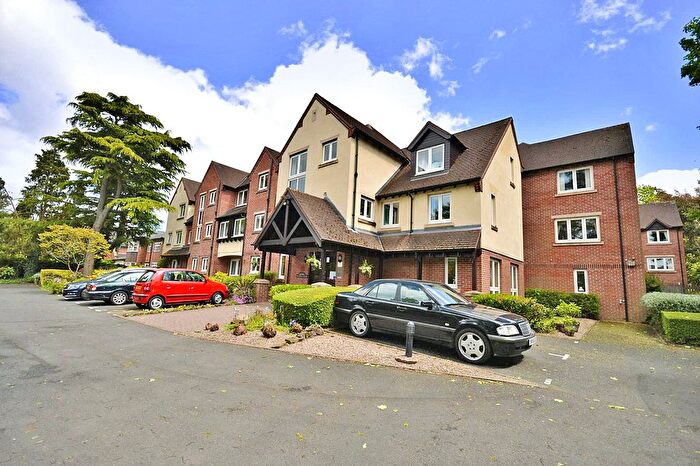 2 Bedroom Flat For Sale In Pendene Court, Wolverhampton, WV4
