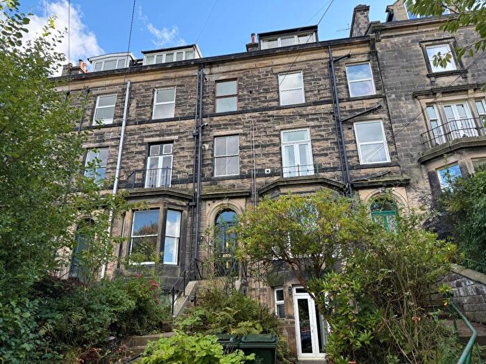 2 Bedroom Flat For Sale In Crossbeck Road, Ilkley, LS29