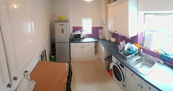 5 Bedroom Flat To Rent In Wilmslow Road, Fallowfield, Manchester M14